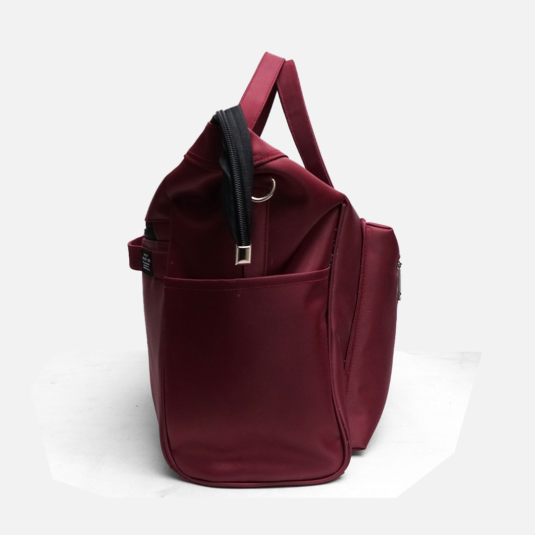 Large diaper bag for moms with multiple pockets