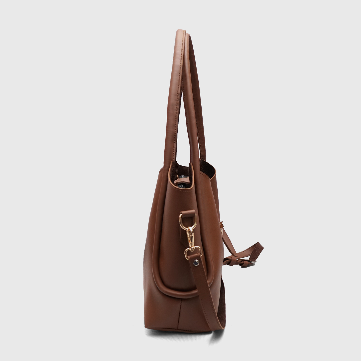 Modern SIENNA tote bag with spacious interior and elegant structure
