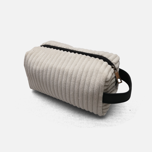 White ribbed toiletry bag