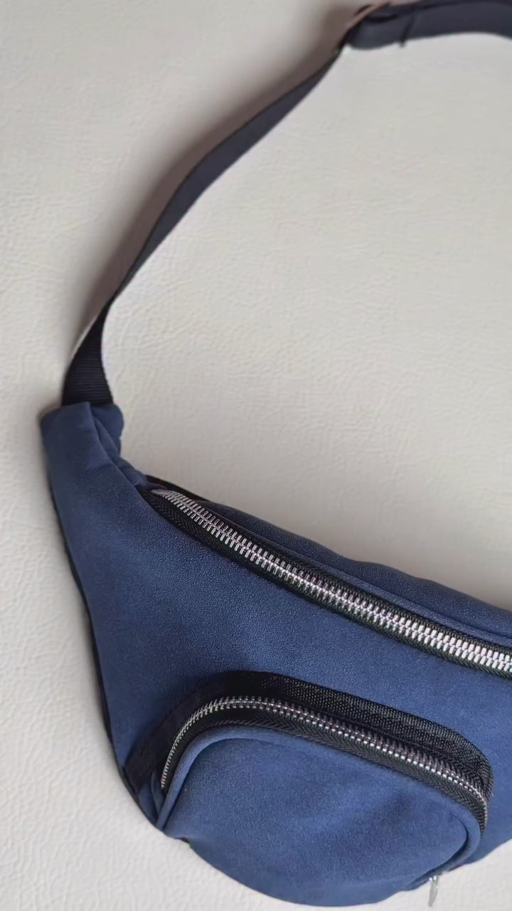 Our navy croissant fanny bag is built for long walks, crowded places, and daily essentials — mak

